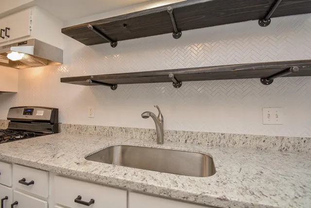 $199,000 | 3206 Windchase Boulevard, Unit 471, Houston, TX 77082