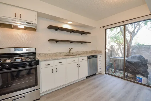 $199,000 | 3206 Windchase Boulevard, Unit 471, Houston, TX 77082