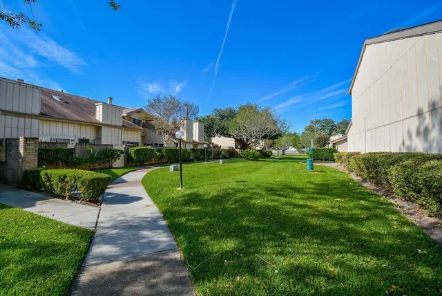 $199,000 | 3206 Windchase Boulevard, Unit 471, Houston, TX 77082