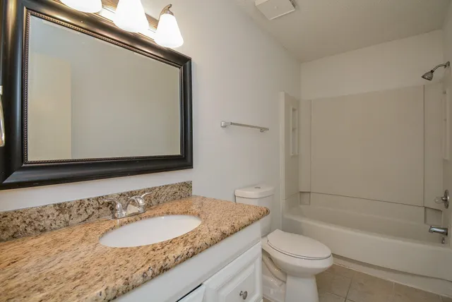 $199,000 | 3206 Windchase Boulevard, Unit 471, Houston, TX 77082