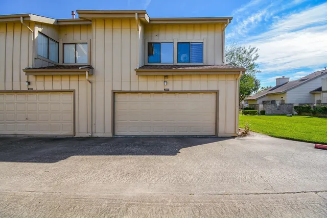 $199,000 | 3206 Windchase Boulevard, Unit 471, Houston, TX 77082