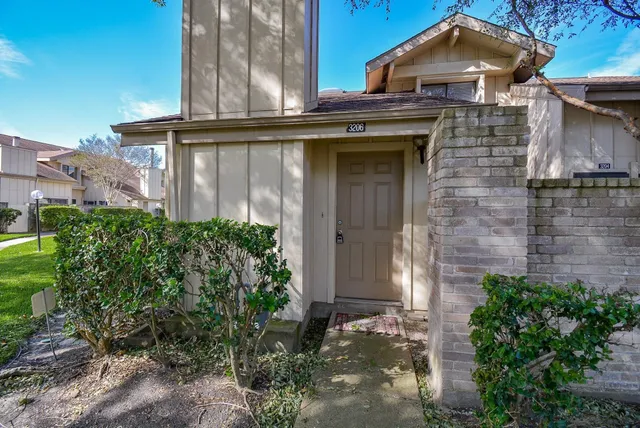 $199,000 | 3206 Windchase Boulevard, Unit 471, Houston, TX 77082