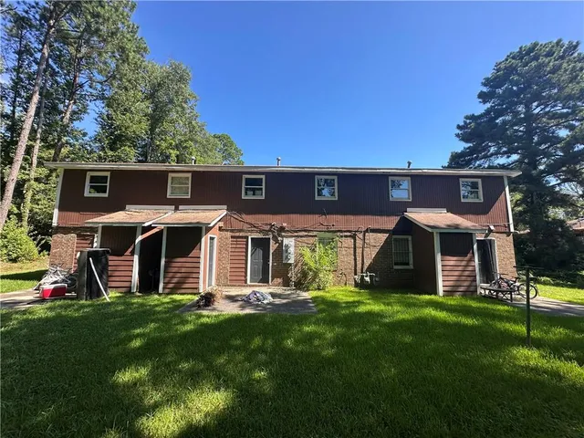 a front view of house with yard