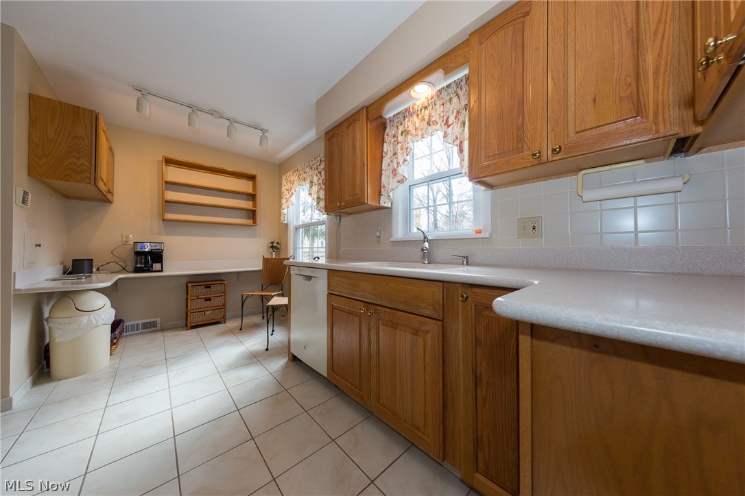 3716 Stoneleigh Road Cleveland Heights, OH 44121 - Photo 12 of 34
