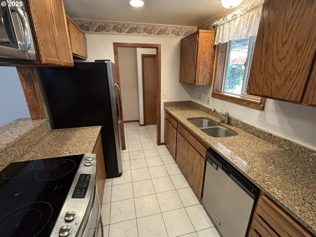 $399,999 | 87803 Sandrift Street, Florence, OR 97439