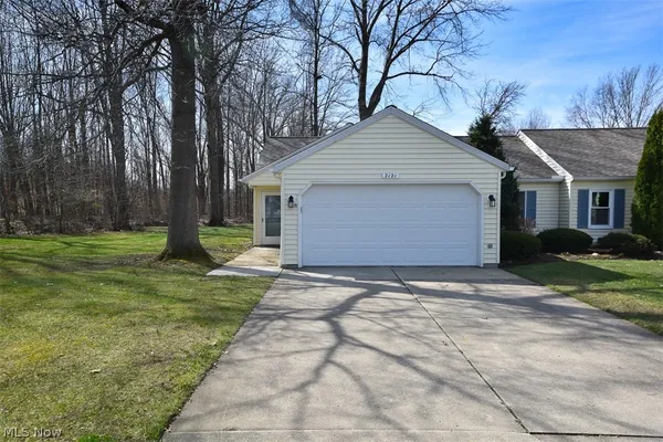 $205,000 | 2121 Oakwood Court, Avon, OH 44011
