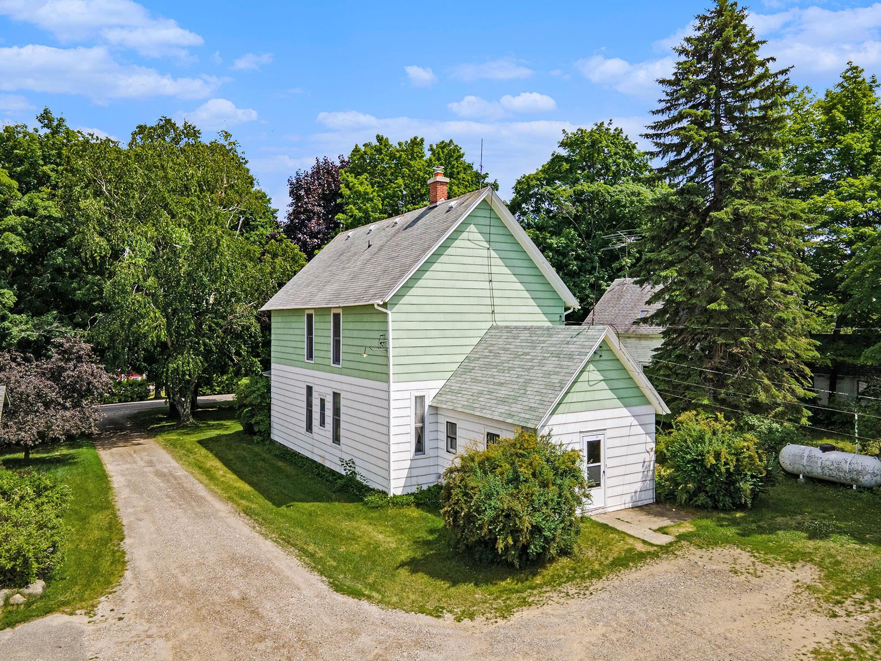 18293 Mission Road Traverse City, MI 49686 - Photo 2 of 52 1902282-2.JPG