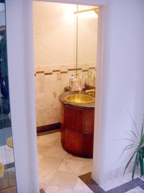 41700 West 9 Mile Road Novi, MI 48375 - Photo 17 of 18 PWDER RM W MARBLE TILES & FLOORI