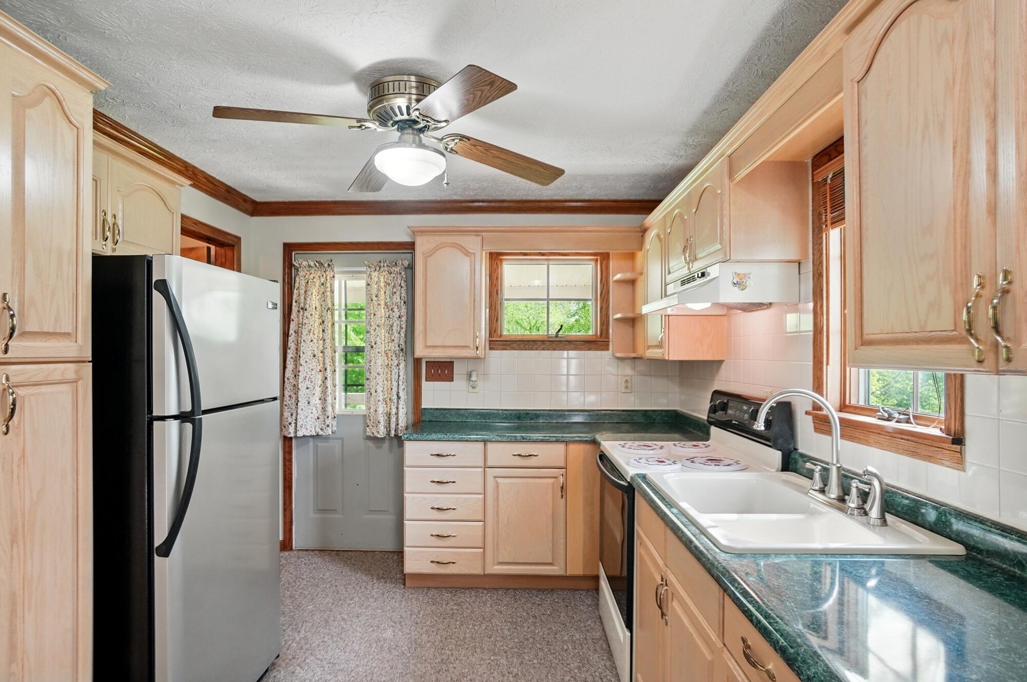 5870 Brook Road Northwest Baltimore, OH 43105 - Photo 19 of 70 Kitchen - 5870 Brook Road NW, Baltimore, OH 43105