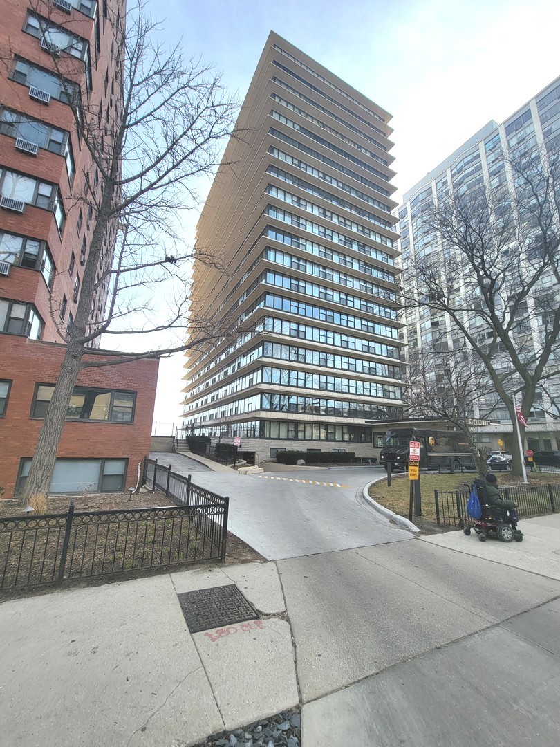 5801 North Sheridan Road, Unit 15B Chicago, IL 60660 - Photo 1 of 36 Gallery Image 1