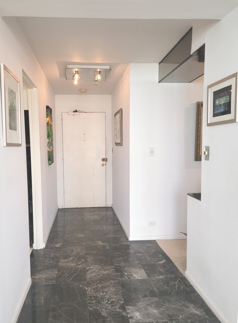 5801 North Sheridan Road, Unit 15B Chicago, IL 60660 - Photo 16 of 36 Gallery Image 16