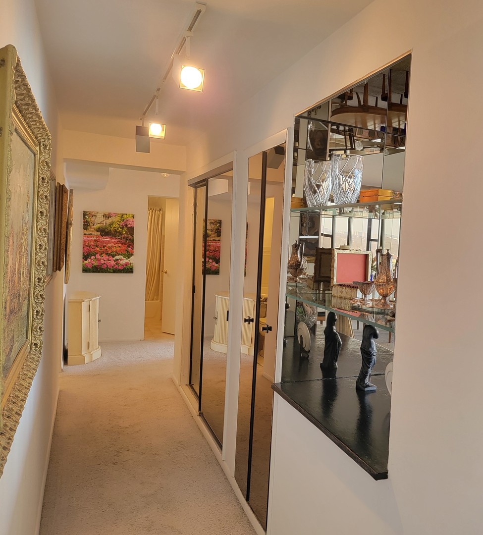 5801 North Sheridan Road, Unit 15B Chicago, IL 60660 - Photo 18 of 36 Gallery Image 18