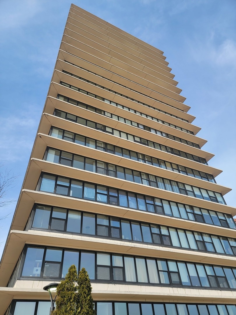 5801 North Sheridan Road, Unit 15B Chicago, IL 60660 - Photo 2 of 36 Gallery Image 2