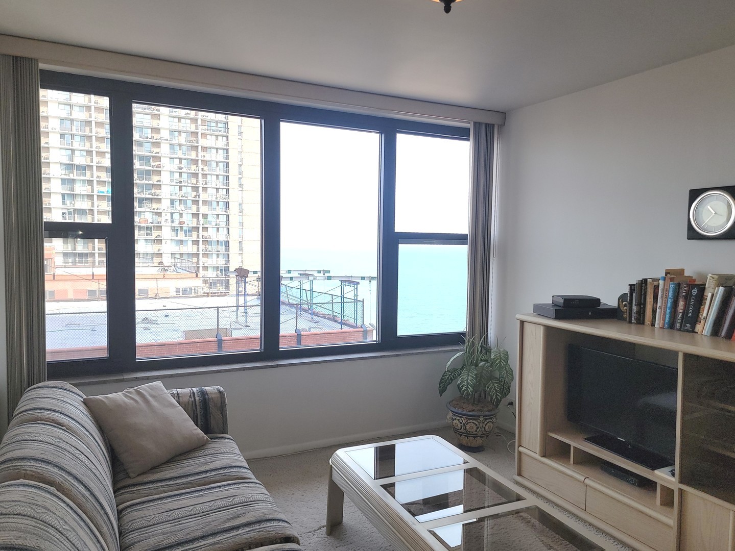 5801 North Sheridan Road, Unit 15B Chicago, IL 60660 - Photo 23 of 36 Gallery Image 23