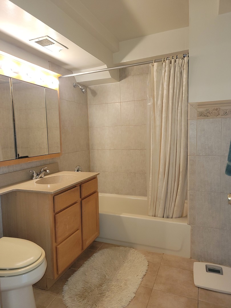 5801 North Sheridan Road, Unit 15B Chicago, IL 60660 - Photo 30 of 36 Gallery Image 30