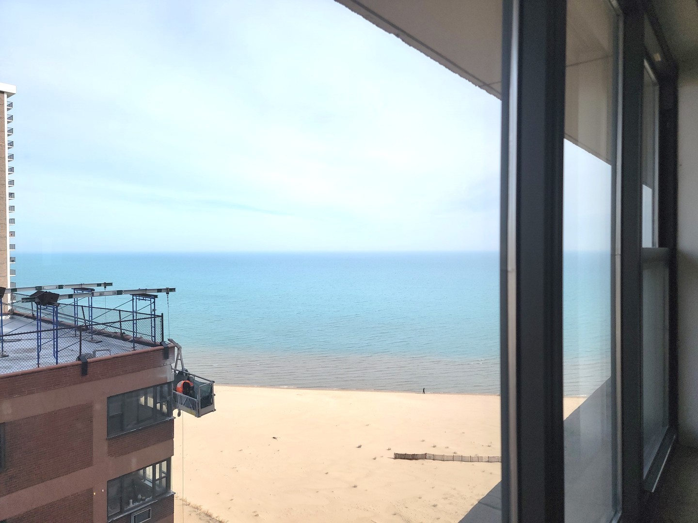5801 North Sheridan Road, Unit 15B Chicago, IL 60660 - Photo 3 of 36 Gallery Image 3
