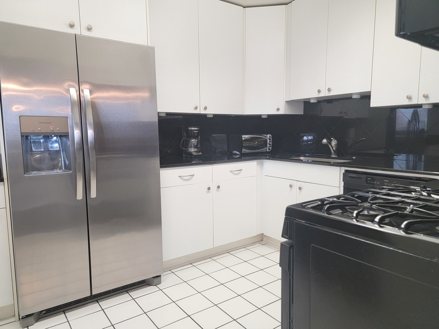 5801 North Sheridan Road, Unit 15B Chicago, IL 60660 - Photo 6 of 36 Gallery Image 6