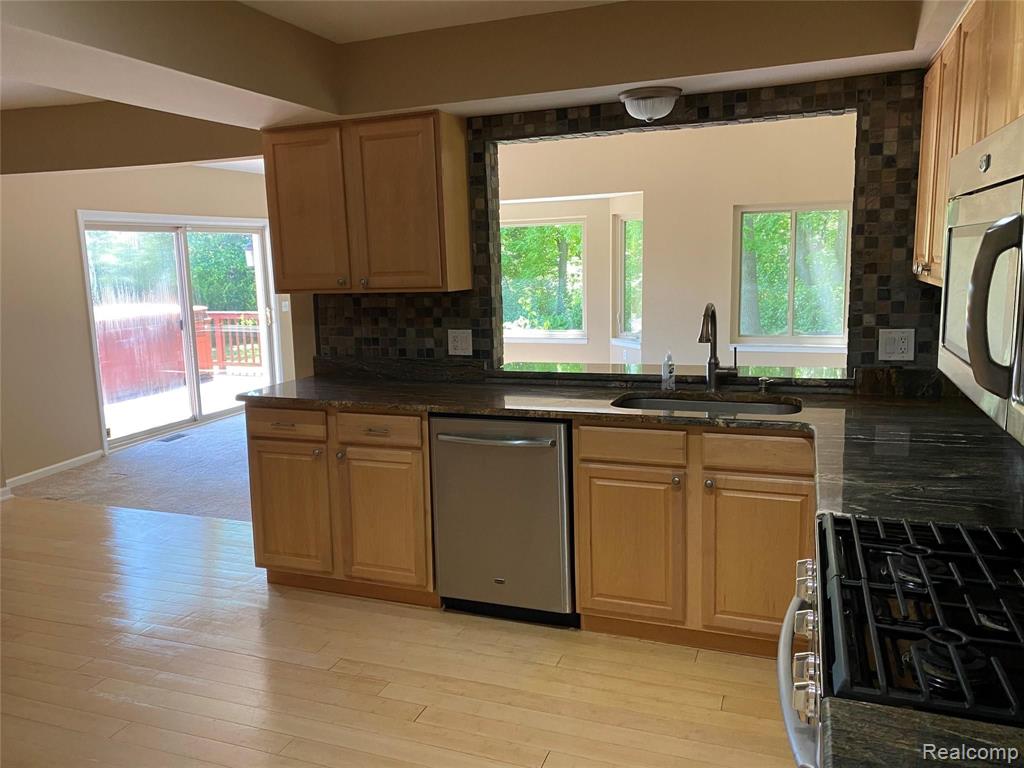 515 Plum Ridge Drive Rochester Hills, MI 48309 - Photo 19 of 46