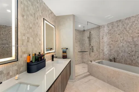$1,165,000 | 68 Southeast 6th Street, Unit 2612, Miami, FL 33131