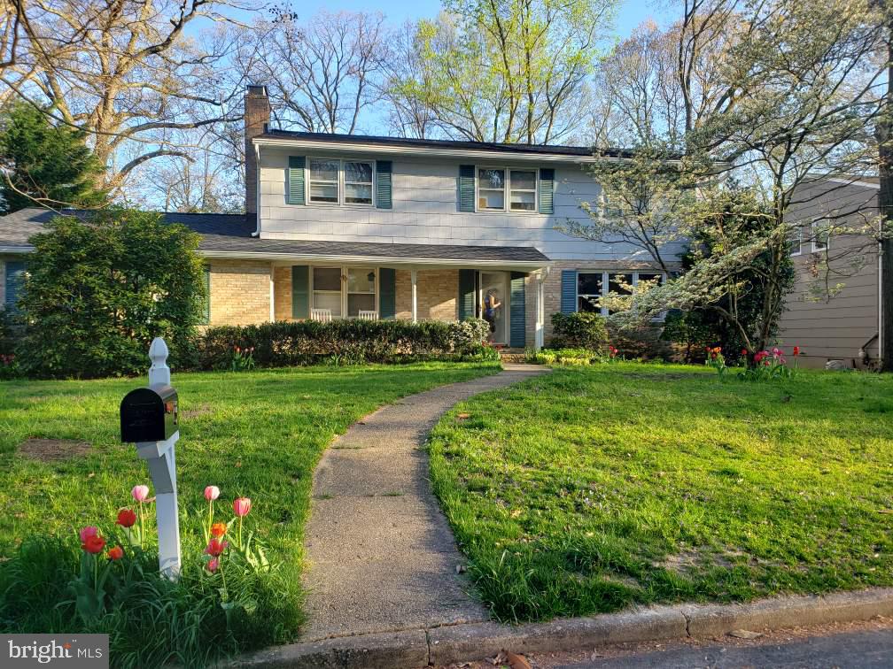 3 Emerson Road Severna Park, MD 21146 - Photo 47 of 65 a front view of a house with garden