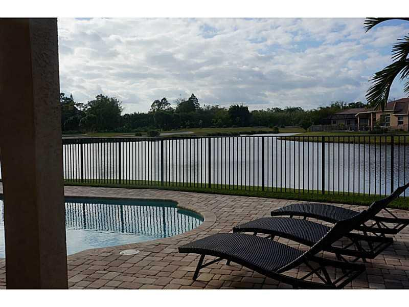 2212 Ridgewood Circle Royal Palm Beach, FL 33411 - Photo 23 of 34 View.