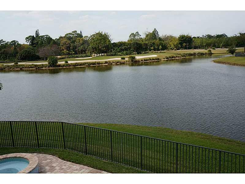 2212 Ridgewood Circle Royal Palm Beach, FL 33411 - Photo 4 of 34 View.