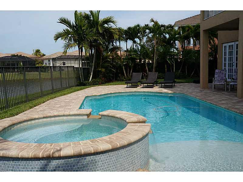 2212 Ridgewood Circle Royal Palm Beach, FL 33411 - Photo 5 of 34 Hot Tub/Sauna.