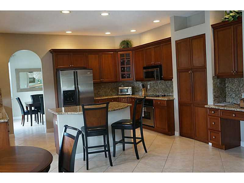 2212 Ridgewood Circle Royal Palm Beach, FL 33411 - Photo 9 of 34 Kitchen.