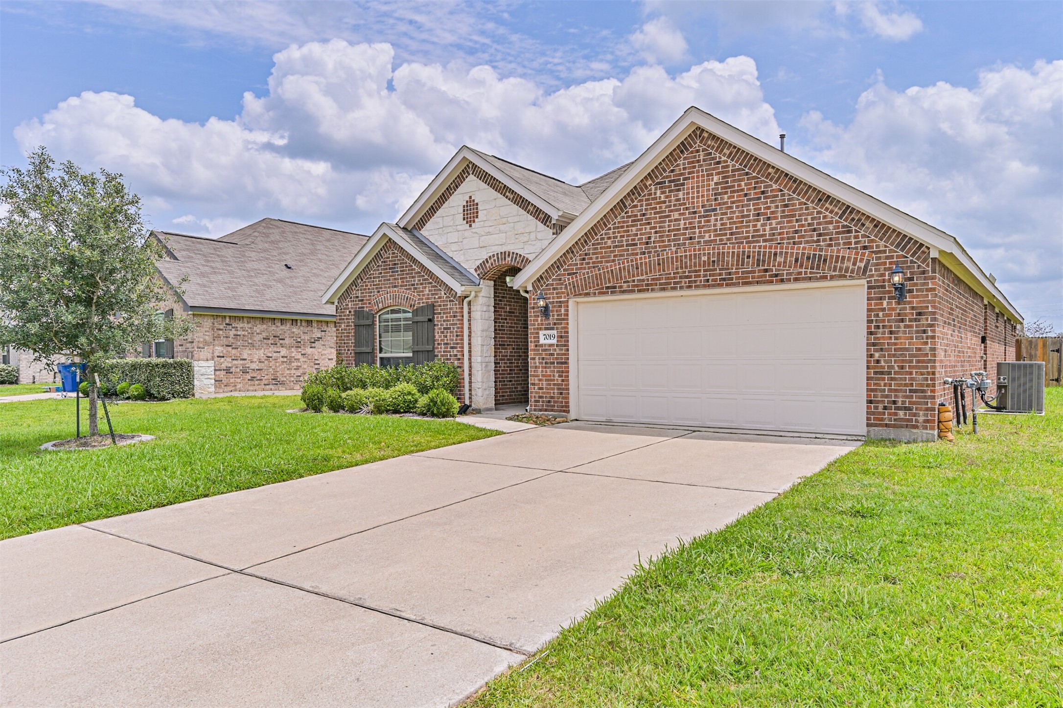 7019 Terra Drive Manvel, TX 77578 - Photo 2 of 41 a view of a house with a yard