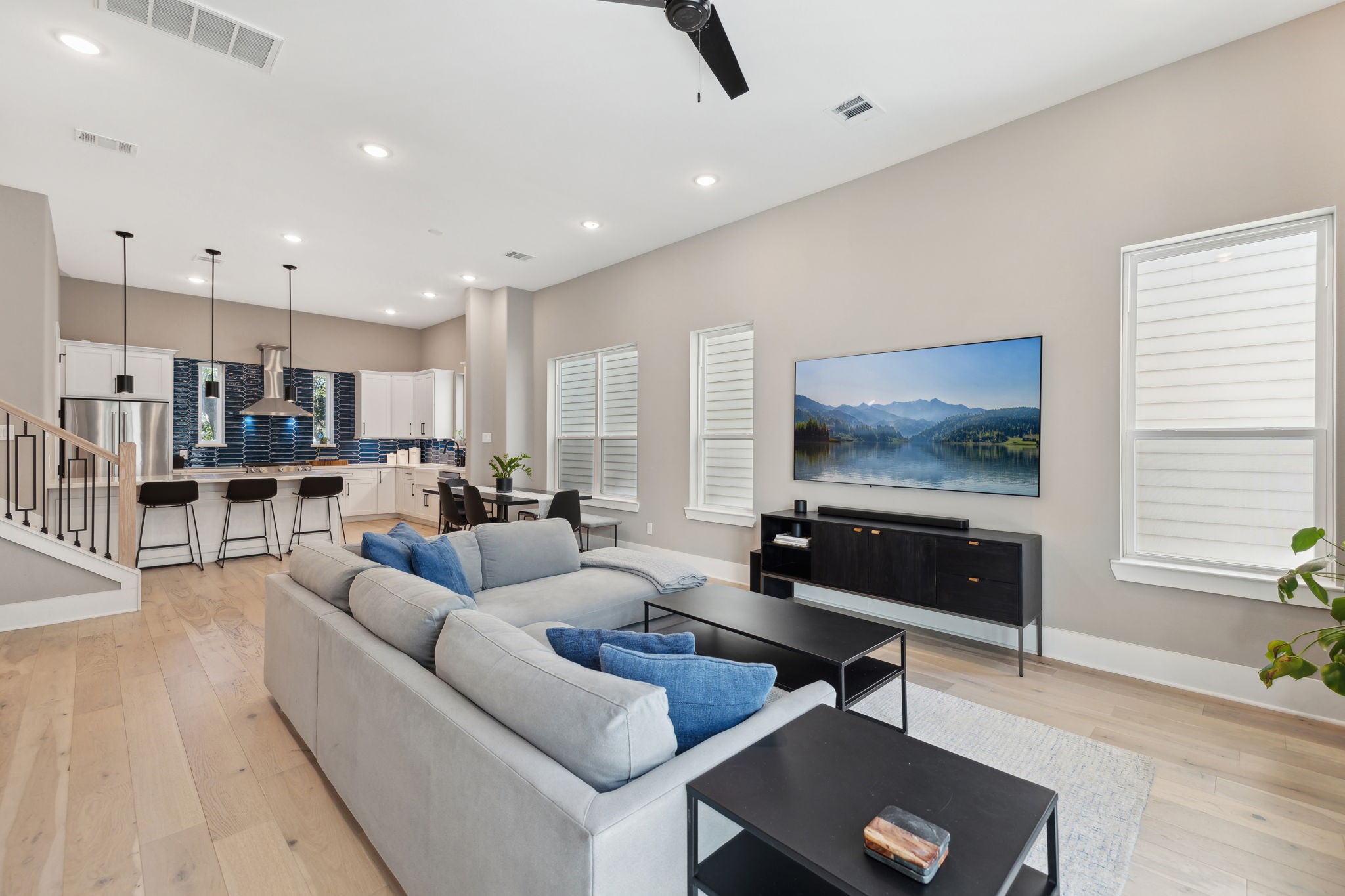 1413 West 23rd Street Houston, TX 77008 - Photo 12 of 39 a living room with furniture and a flat screen tv