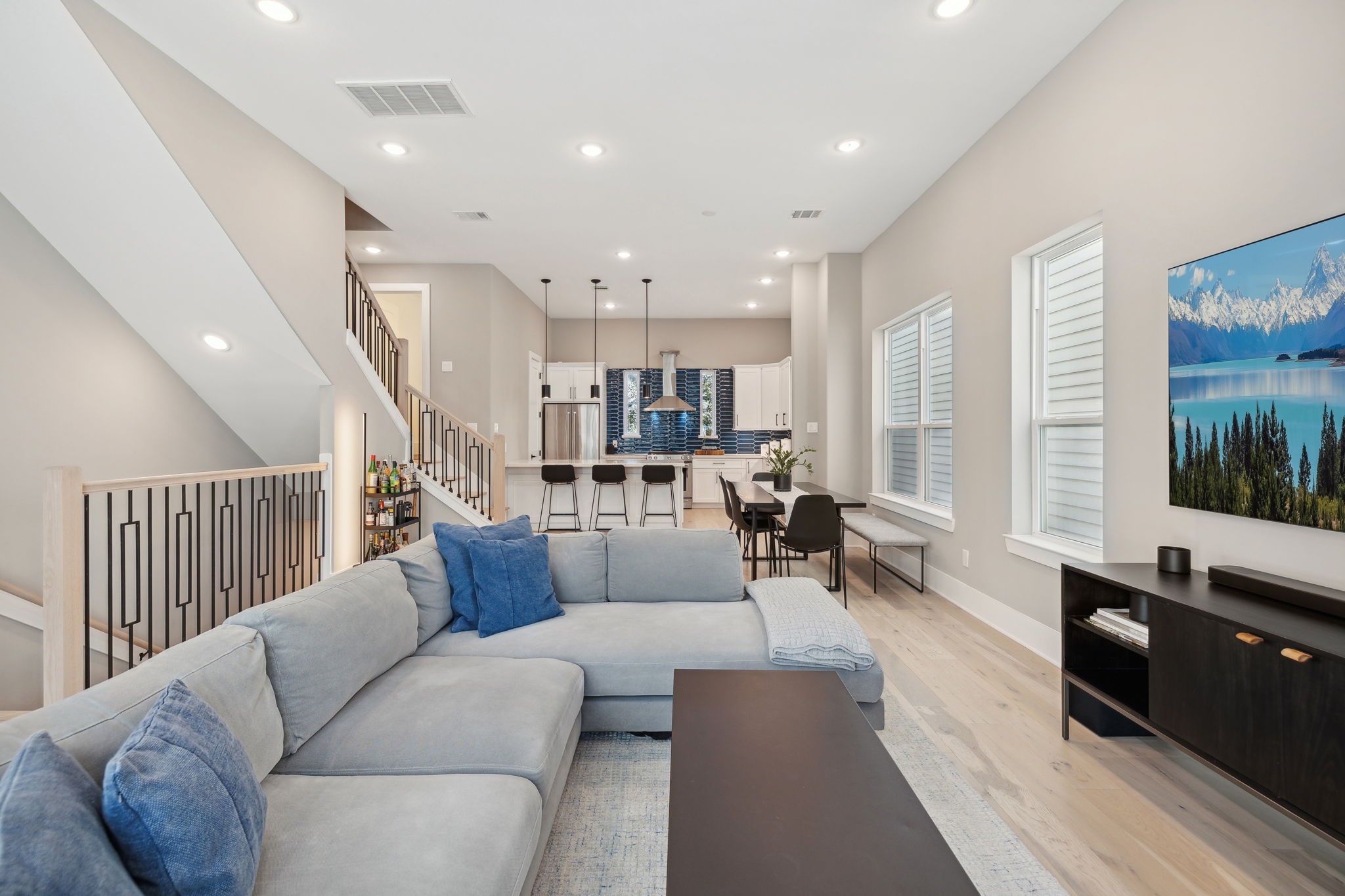1413 West 23rd Street Houston, TX 77008 - Photo 13 of 39 a living room with furniture and a flat screen tv