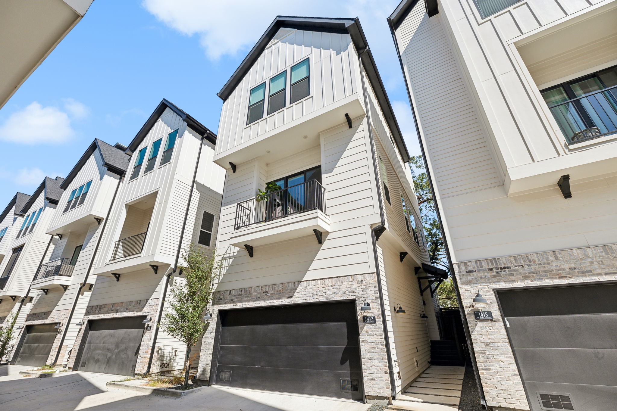 1413 West 23rd Street Houston, TX 77008 - Photo 2 of 39 a view of a building with many windows