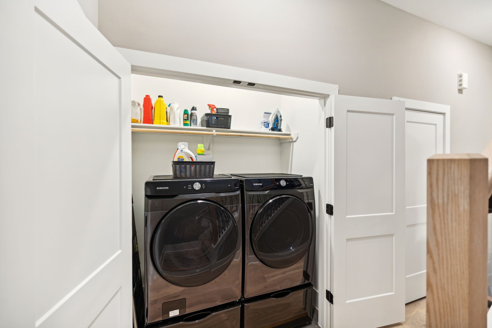 1413 West 23rd Street Houston, TX 77008 - Photo 29 of 39 a utility room with dryer and washer