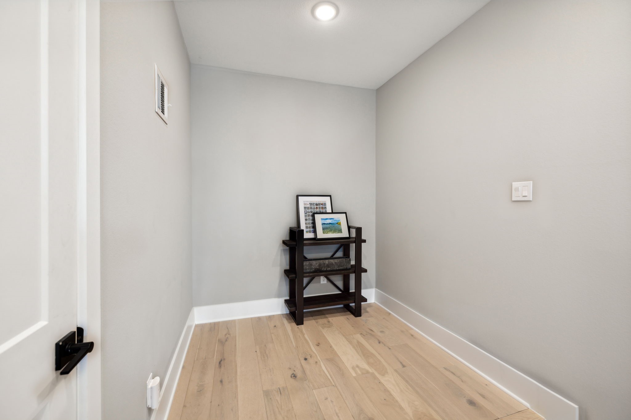 1413 West 23rd Street Houston, TX 77008 - Photo 33 of 39 a view of a room with wooden floor table and a window