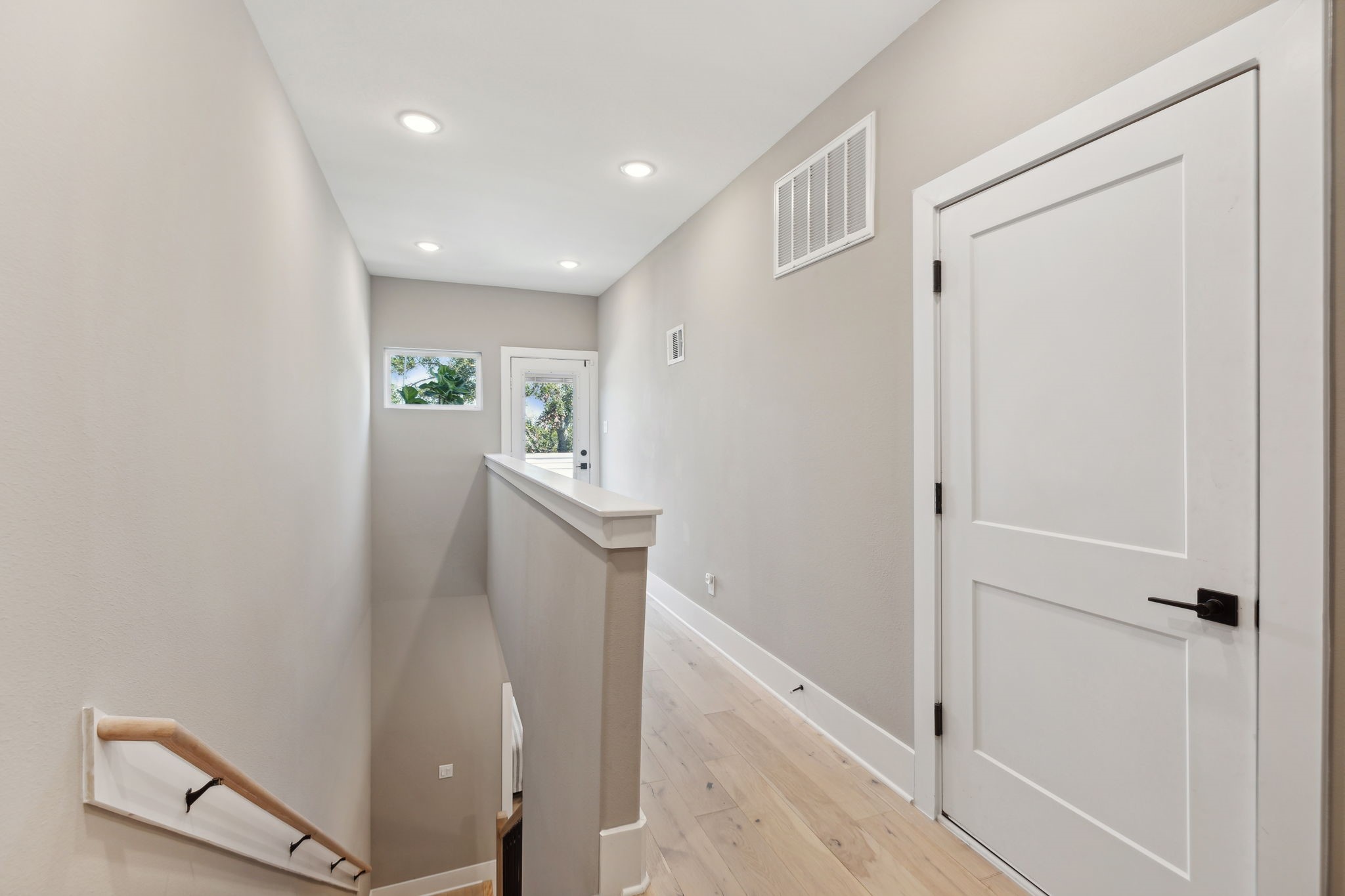 1413 West 23rd Street Houston, TX 77008 - Photo 34 of 39 a view of entryway with window