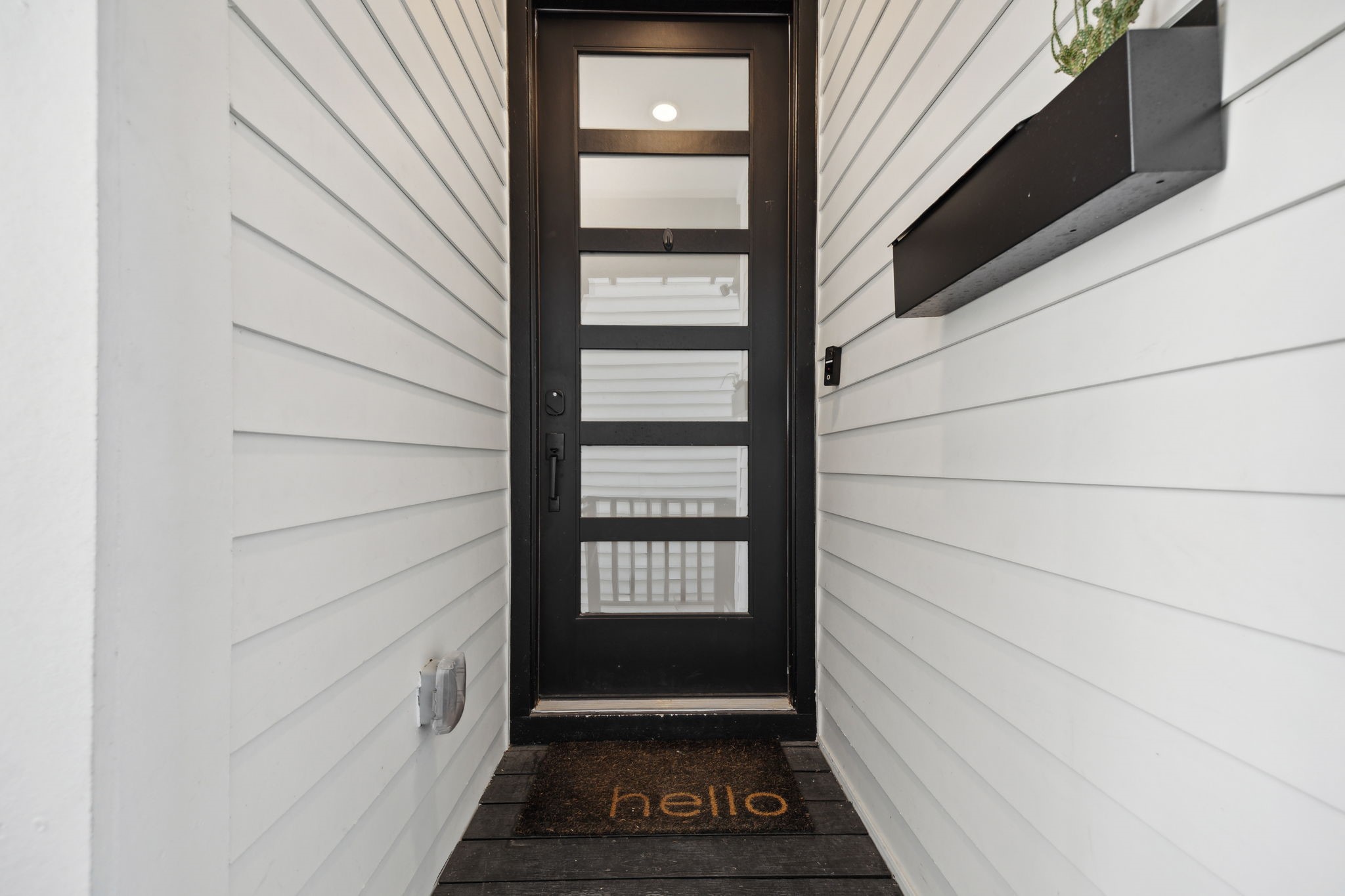 1413 West 23rd Street Houston, TX 77008 - Photo 4 of 39 a view of an entryway