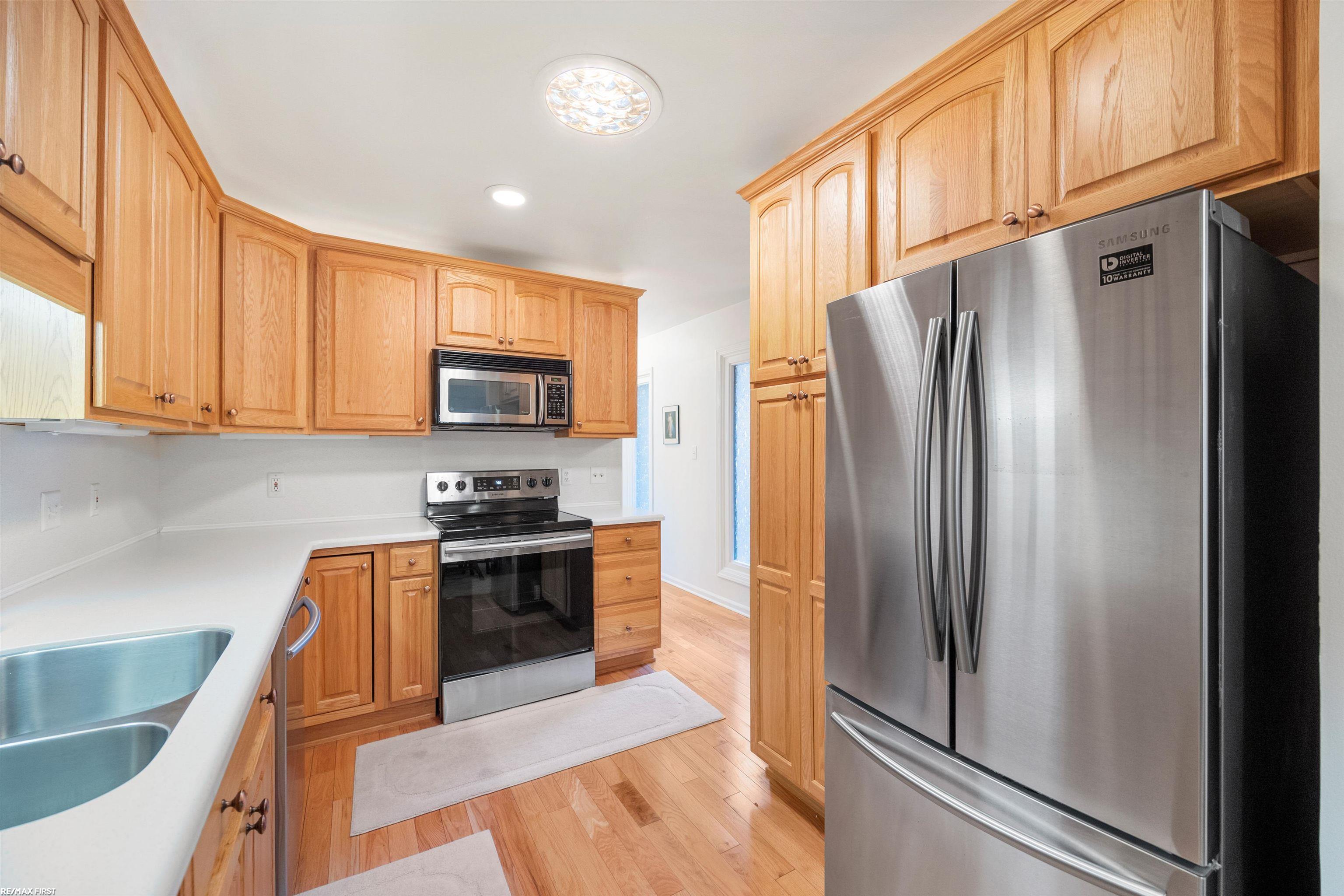 16261 Pine Ridge Drive North Fraser, MI 48026 - Photo 5 of 29 50107458-4.JPG