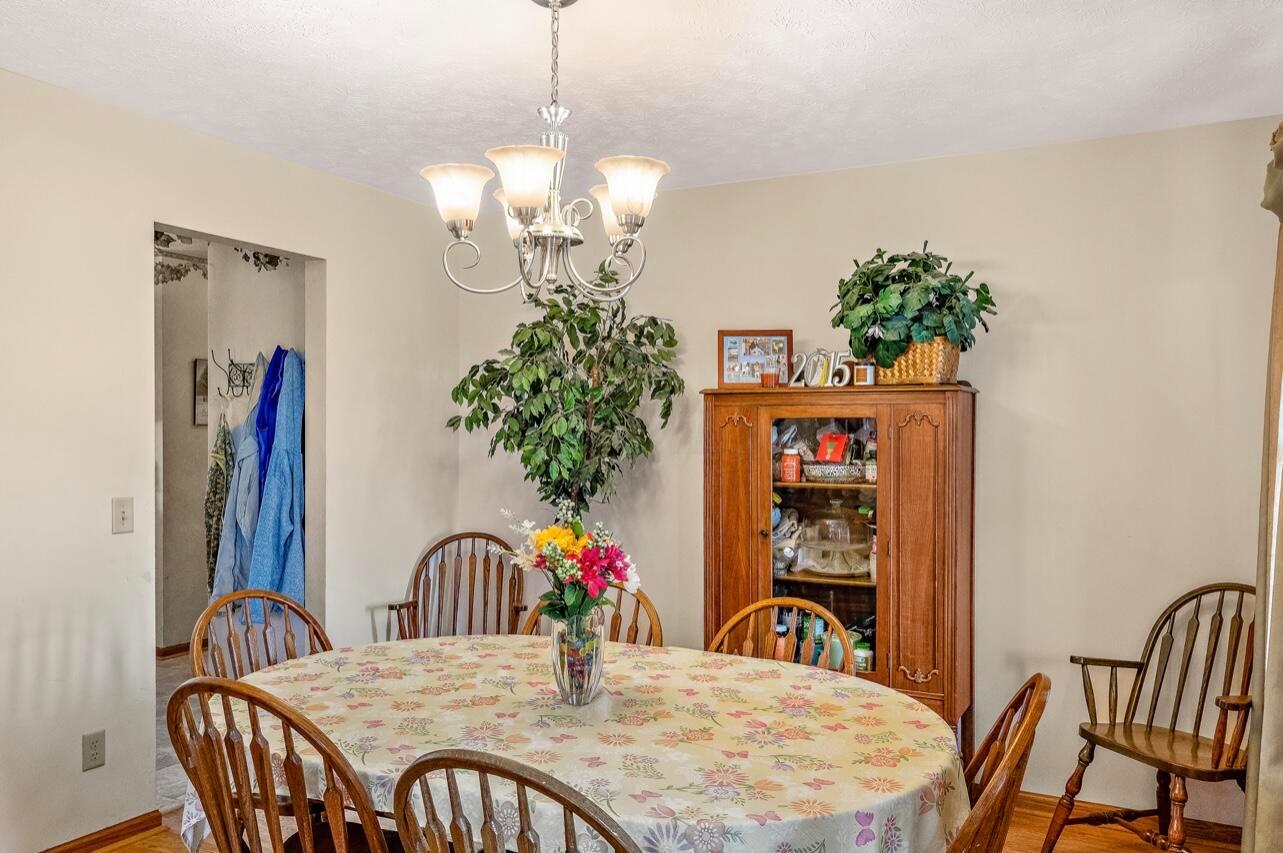 2918 Winnemac Pike La Rue, OH 43332 - Photo 19 of 38 Dining Room