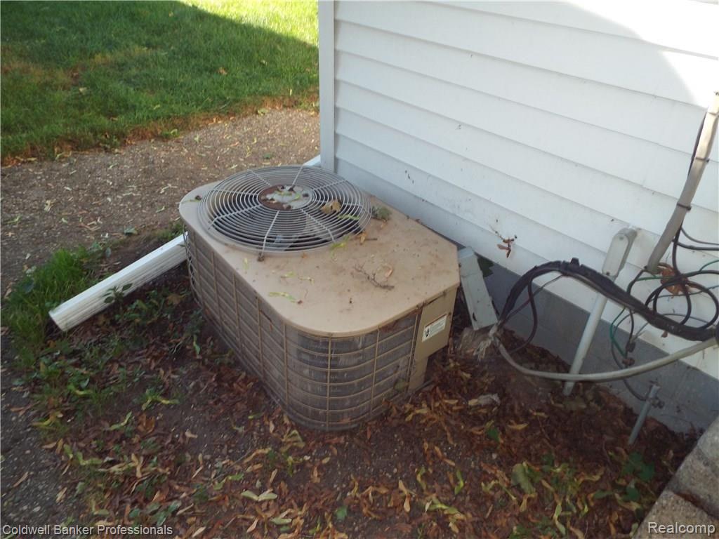 265 North St John Road Highland, MI 48357 - Photo 31 of 42 DSCF4075.JPG