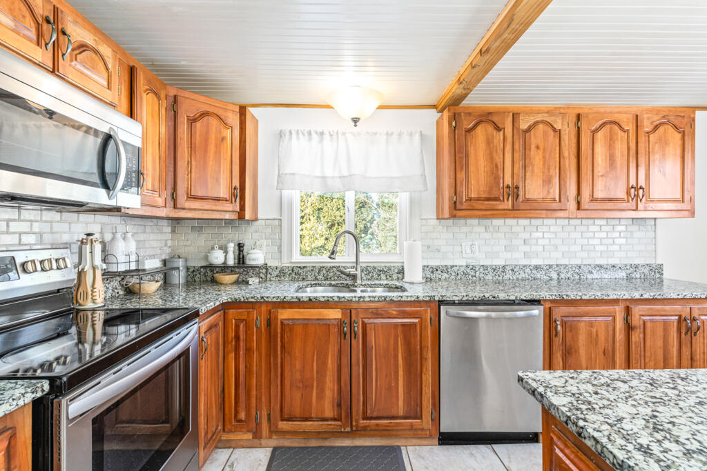 59 Constitution Drive Westbrook, ME 04092 - Photo 8 of 34 DSC05597