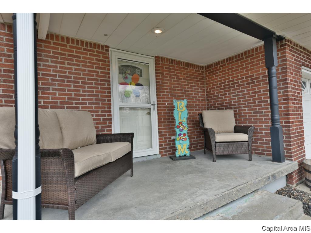 437 Armor Road Springfield, IL 62704 - Photo 2 of 35
