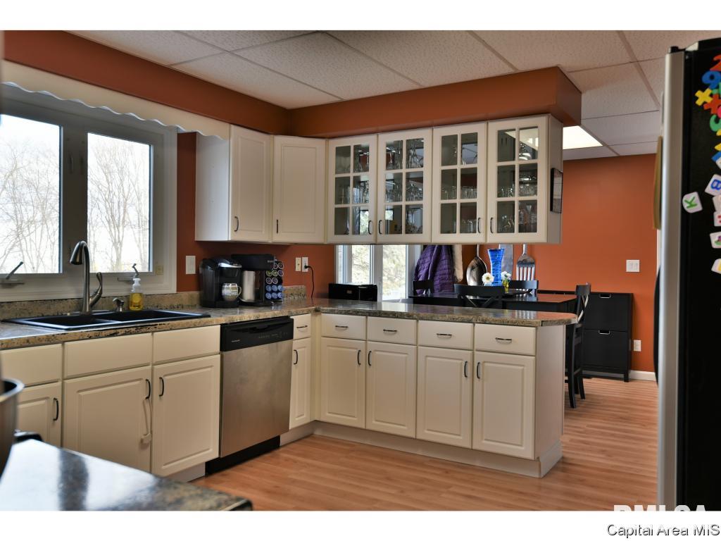 437 Armor Road Springfield, IL 62704 - Photo 5 of 35