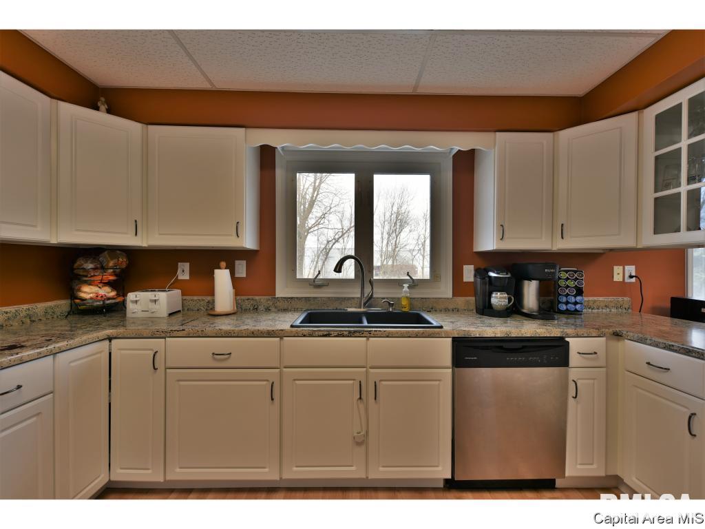 437 Armor Road Springfield, IL 62704 - Photo 6 of 35