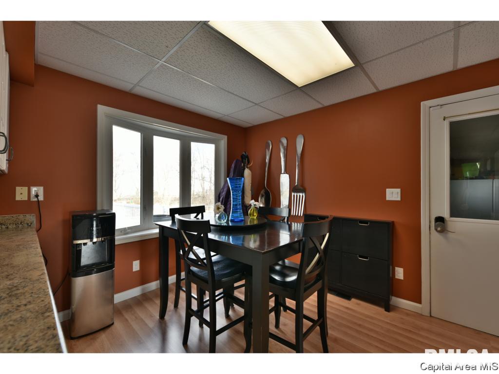 437 Armor Road Springfield, IL 62704 - Photo 9 of 35