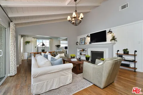 $1,599,000 | 13006 West Magnolia Boulevard, Sherman Oaks, CA 91423