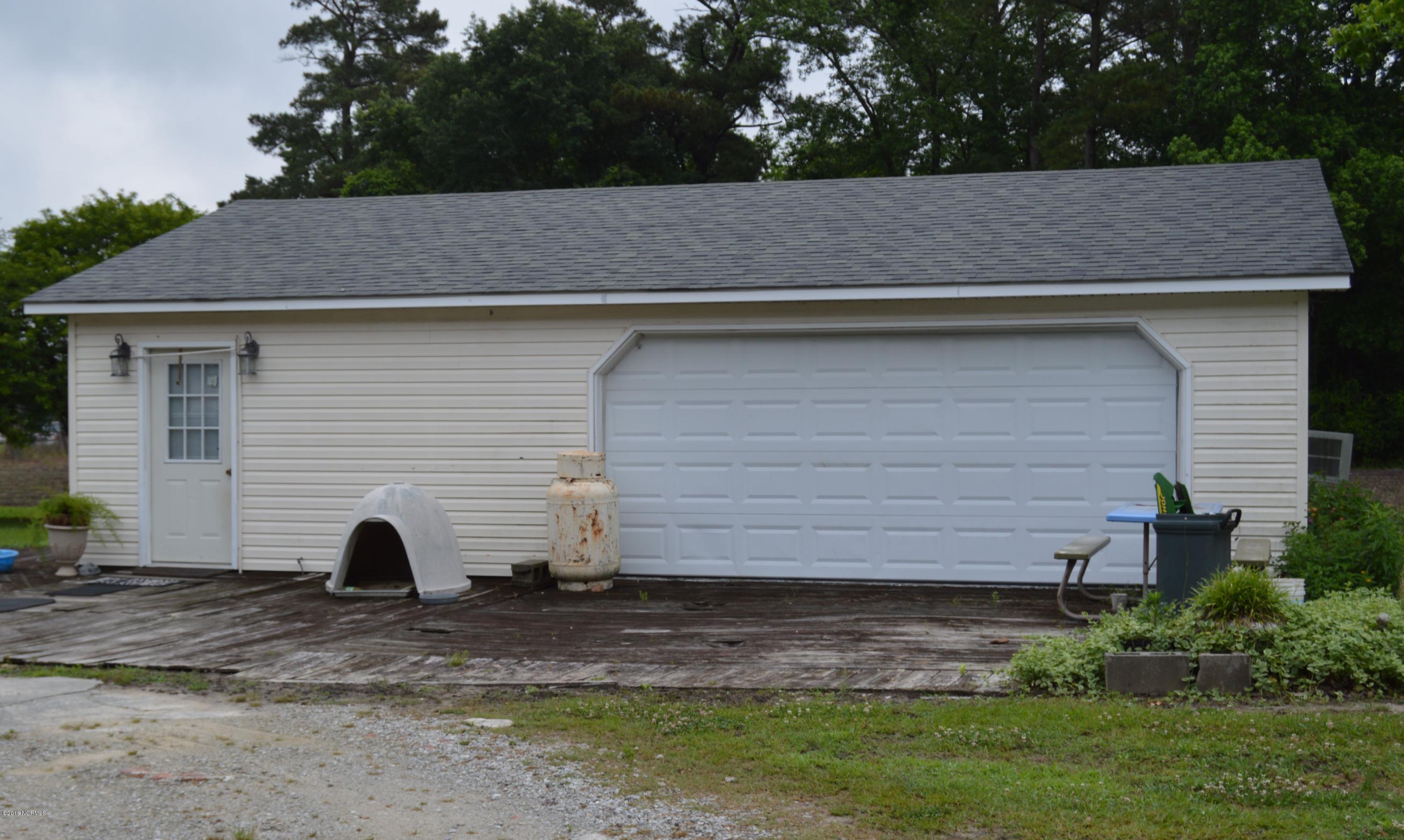 4830 Englishtown Road Willard, NC 28478 - Photo 20 of 28 garage