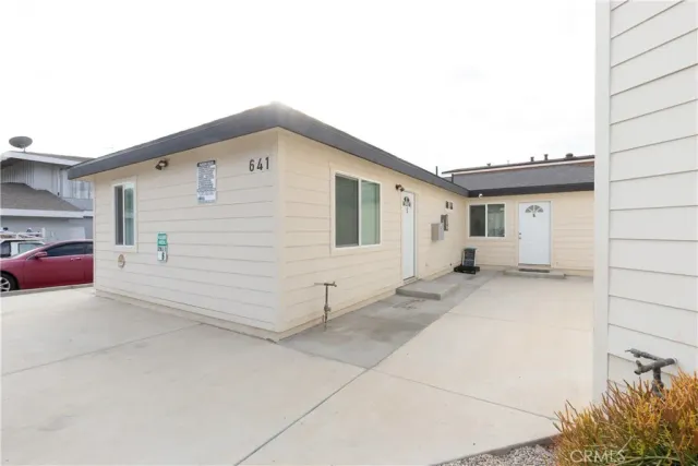 a view of a house with a backyard