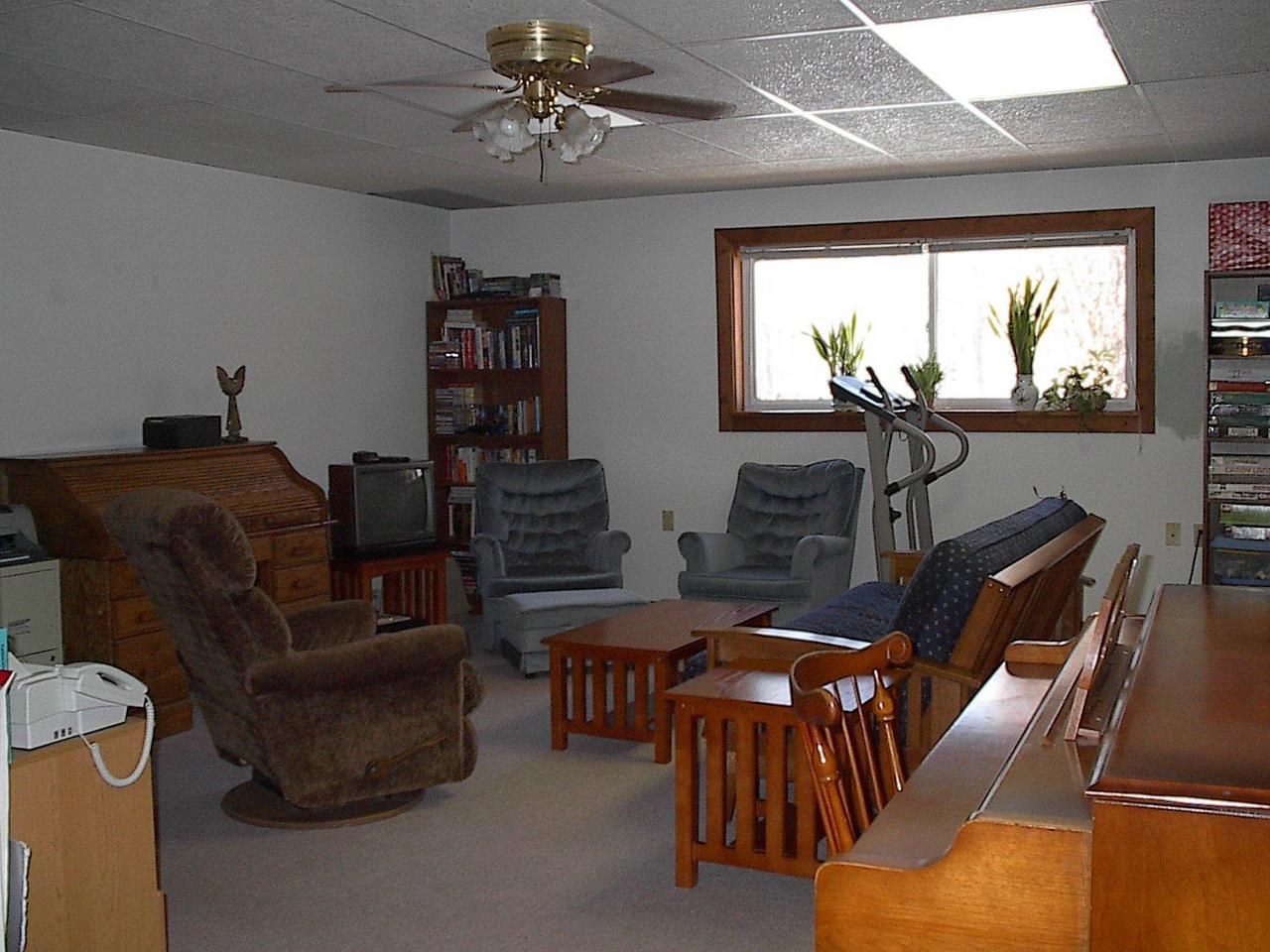 Reeders Run Road Stroudsburg, PA 18360 - Photo 4 of 8 family room