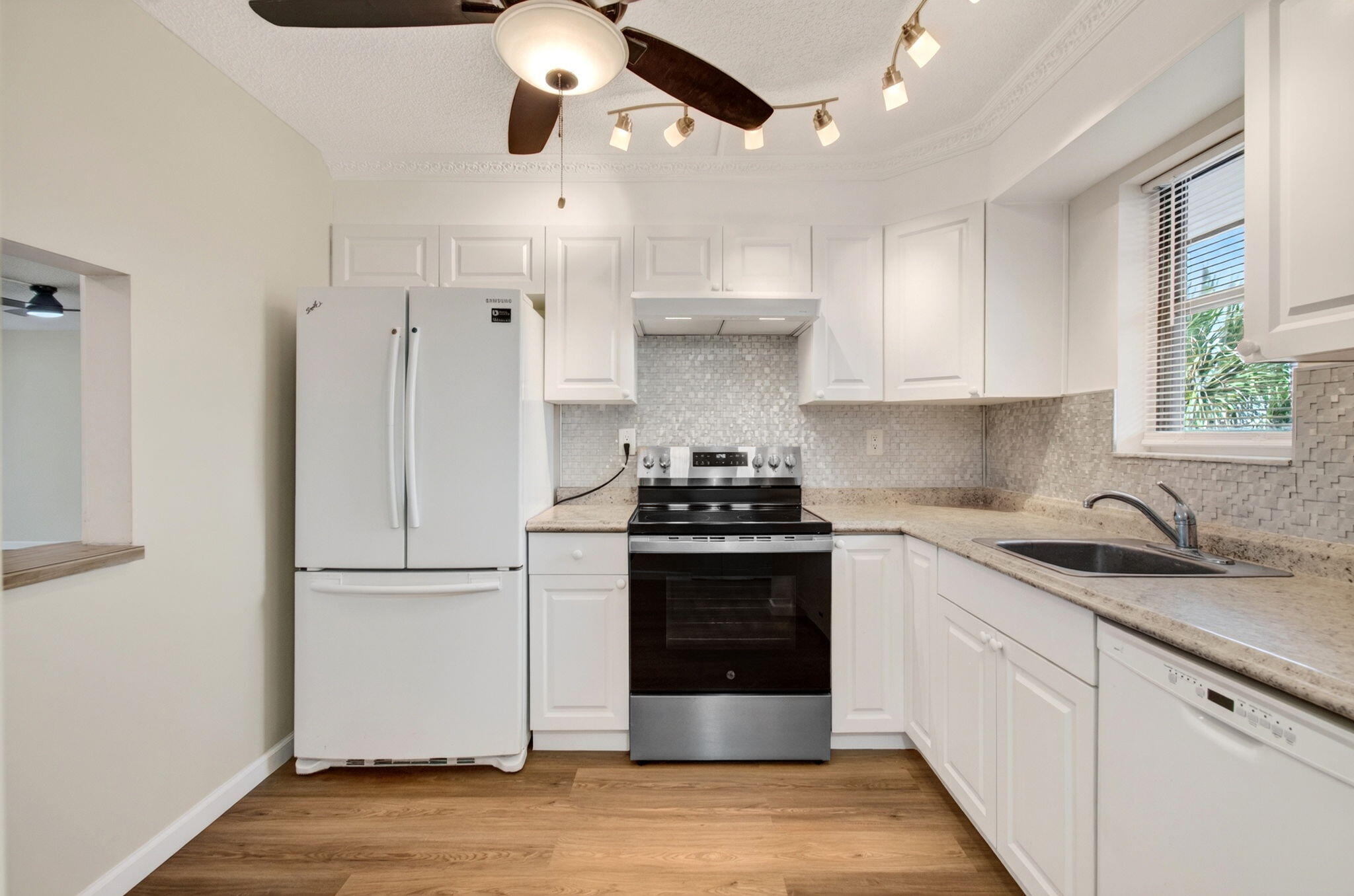 9440 Southwest 8th Street, Unit 401 Boca Raton, FL 33428 - Photo 22 of 63 22-web-or-mls-DSC_6190