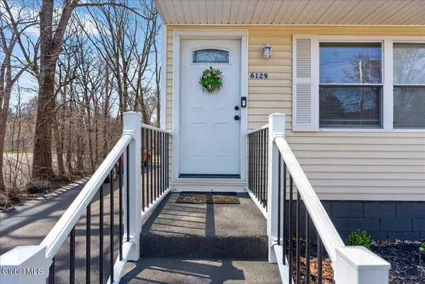$289,000 | 6129 Johnston Road, Guilderland, NY 12159